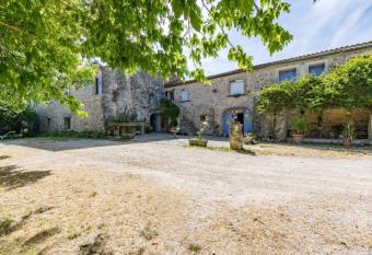 Auberge de Saugras has Balcony rooms