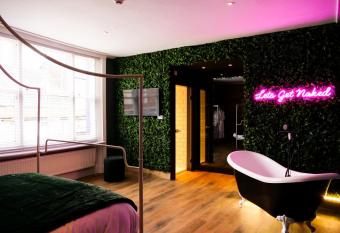 The Lazy Pug allows 18 year olds to book a room