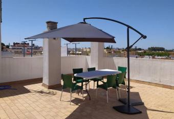 Atico La Estacion allows 18 year olds to book a room