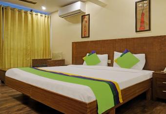 The Elite Suites has Balcony rooms