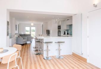 4 Sea View Walk Pakefield has Balcony rooms