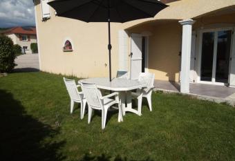 Studio ind  pendant 40m   avec jardin priv   allows 18 year olds to book a room