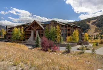 Tenderfoot Lodge by Summit County Mountain Retreats has Balcony rooms