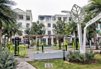 The Flamboyant #StayWork Vinhomes Marina allows 18 year olds to book a room