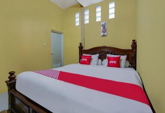 OYO 90061 Melati House Syariah allows 18 year olds to book a room