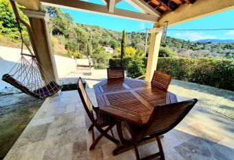 Petit Paradis has Balcony rooms