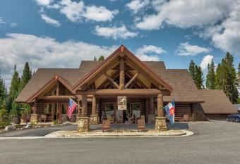Crystal Peak Lodge by Summit County Mountain Retreats has Balcony rooms
