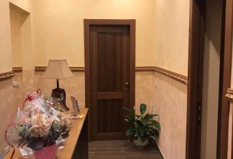 la casa di romi has Smoking/Balcony rooms