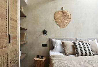 Betty s Place allows 18 year olds to book a room