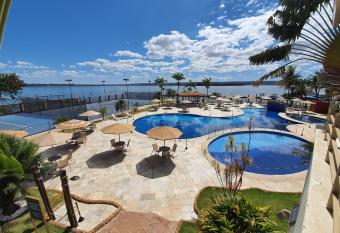 LAKE SIDE - VISTA DO LAGO allows 18 year olds to book a room