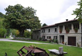 Angolo di Paradiso B&B allows 18 year olds to book a room