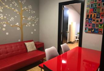 Aparment Puerta de sol has rooms with a private hot tub