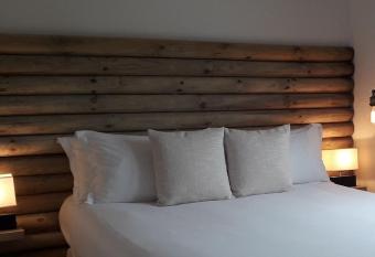 Hotel De La Mer allows 18 year olds to book a room