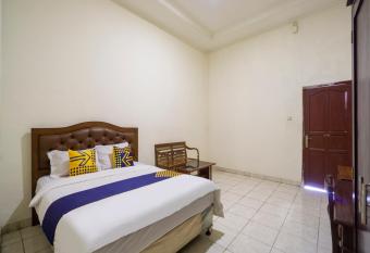 Super OYO 3978 Hotel Danau Indah allows 18 year olds to book a room