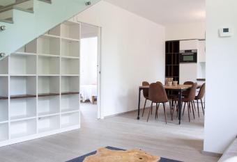 Villa Umberto has Balcony rooms