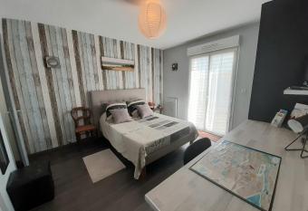 Chambre d h  tes Les Joncs has Balcony rooms