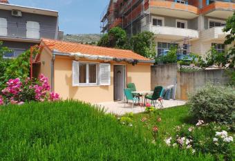 marino allows 18 year olds to book a room