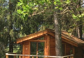 la Cabane dans les Arbres allows 18 year olds to book a room