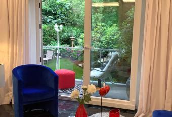 LOFT4YOU Work & Stay, HOME OFFICE, W-LAN allows 18 year olds to book a room