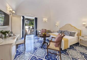 Antica Rheginna Luxury Room allows 18 year olds to book a room