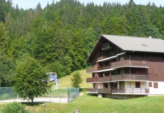 Les Chalets du Pounant - Alpes du L  man allows 18 year olds to book a room