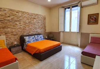 A casa con noi allows 18 year olds to book a room