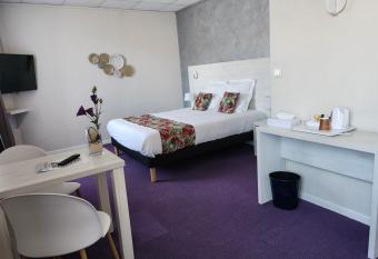 Hotel Des N  gociants has Balcony rooms