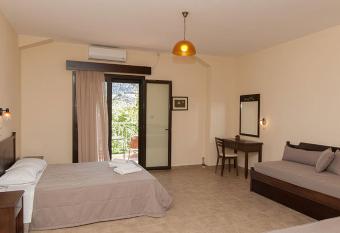 Anopoli Rooms has Balcony rooms