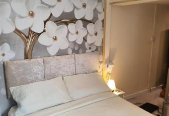 Cozy Bit on the Side allows 18 year olds to book a room