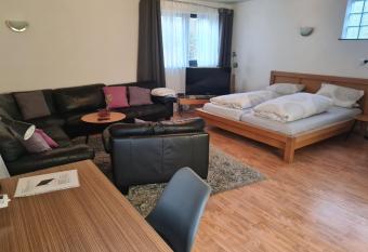 Apartment zum Wohlf  hlen in ruhiger Lage allows 18 year olds to book a room