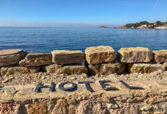 Hotel Plein Large allows 18 year olds to book a room