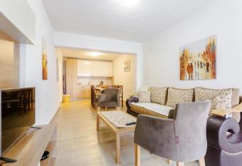 Mandarin Apartments has Balcony rooms