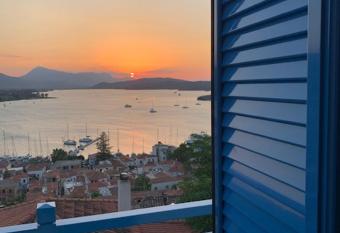 VERANDA BLUE - POROS has Balcony rooms