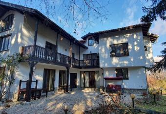 Guest House Ela has Balcony rooms