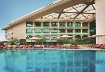 M  venpick Grand Al Bustan allows 18 year olds to book a room
