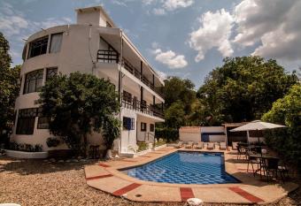 YULUKA HOSTEL allows 18 year olds to book a room