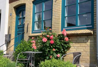 Ferienhaus Lollfu   in der Schleswiger Altstadt allows 18 year olds to book a room