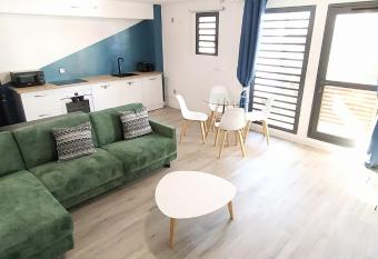 Le Clipper has Balcony rooms