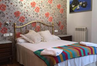 EL RINC  N DE TORRENUEVA allows 18 year olds to book a room