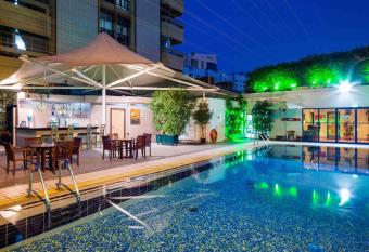 Novel Hotel City Center allows 18 year olds to book a room