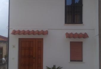 Galatro Terme House has Balcony rooms