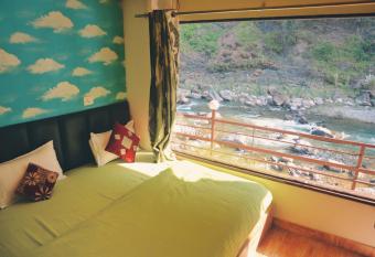 Him River Resort has Smoking/Balcony rooms