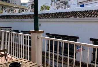 Apartamentos COZYINNS allows 18 year olds to book a room