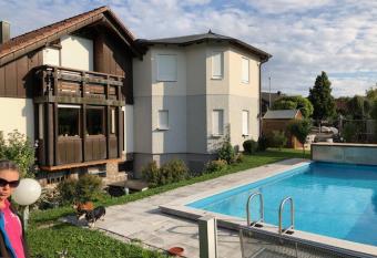 Ferienwohnungen Sch  fer allows 18 year olds to book a room