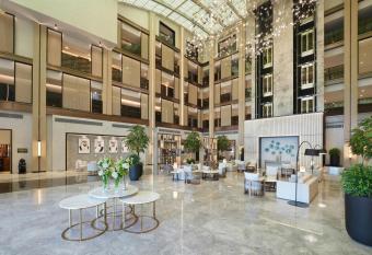 Al Ain Rotana has rooms with a private hot tub