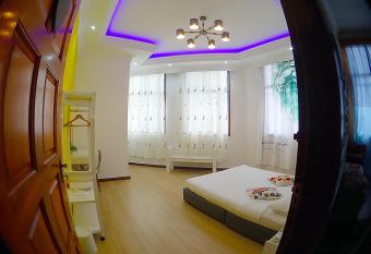 Moonlight Inn allows 18 year olds to book a room