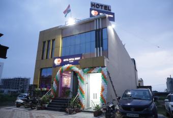 HOTEL ROYAL ORBIT allows 18 year olds to book a room