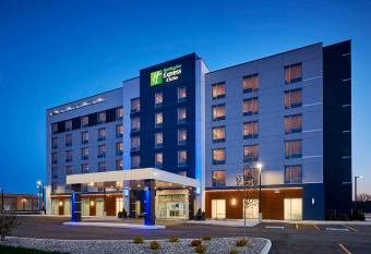 Holiday Inn Express & Suites Windsor East - Lakeshore, an IHG Hotel allows 18 year olds to book a room