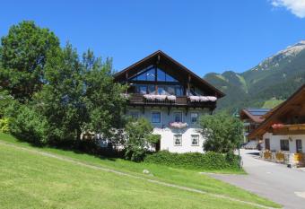 Am Sonnenfels has Balcony rooms