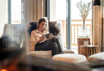 Mercure Peyragudes Loudenvielle Pyr  n  es has Balcony rooms